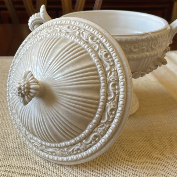 VTG Imperial Italy White Fiori Bianca style lidded footed candy dish compote - Picture 9 of 10